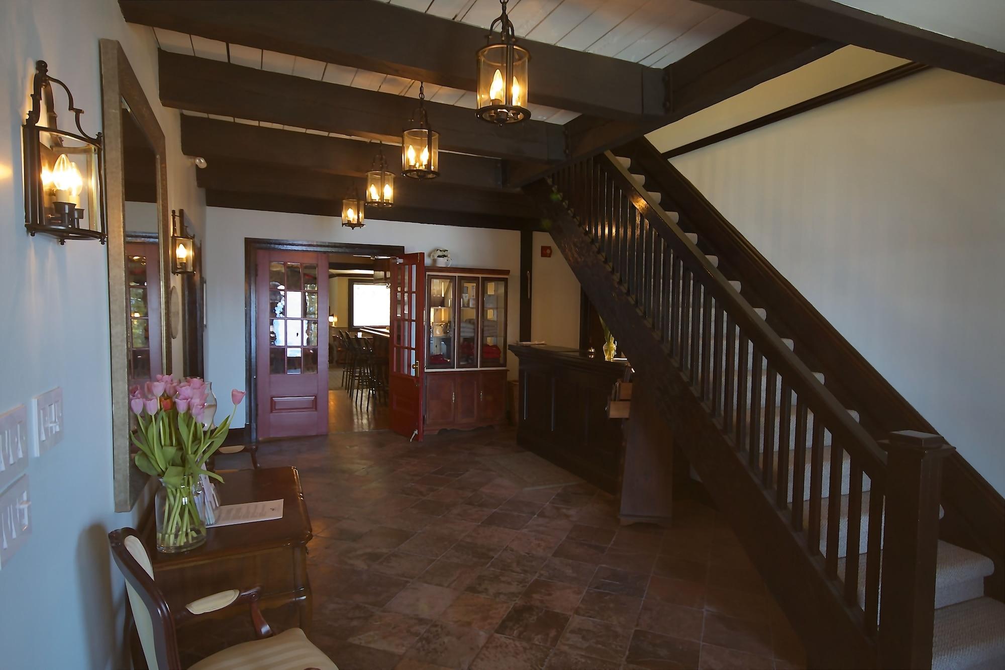 Sir Sam'S Inn & Spa (Adults Only) Haliburton Esterno foto