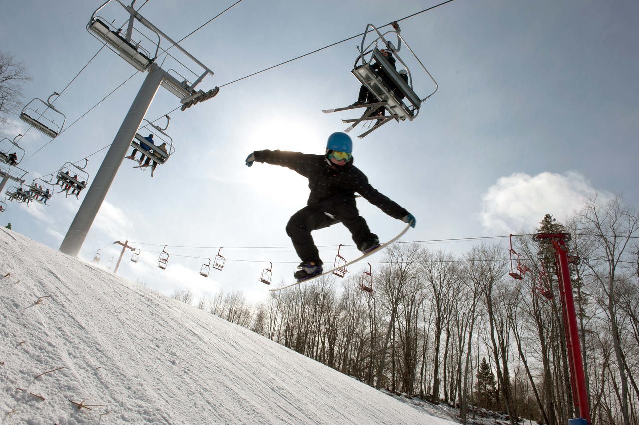 Sir Sam'S Inn & Spa (Adults Only) Haliburton Esterno foto