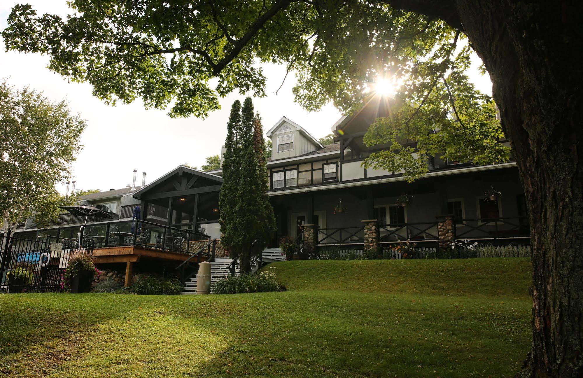 Sir Sam'S Inn & Spa (Adults Only) Haliburton Esterno foto