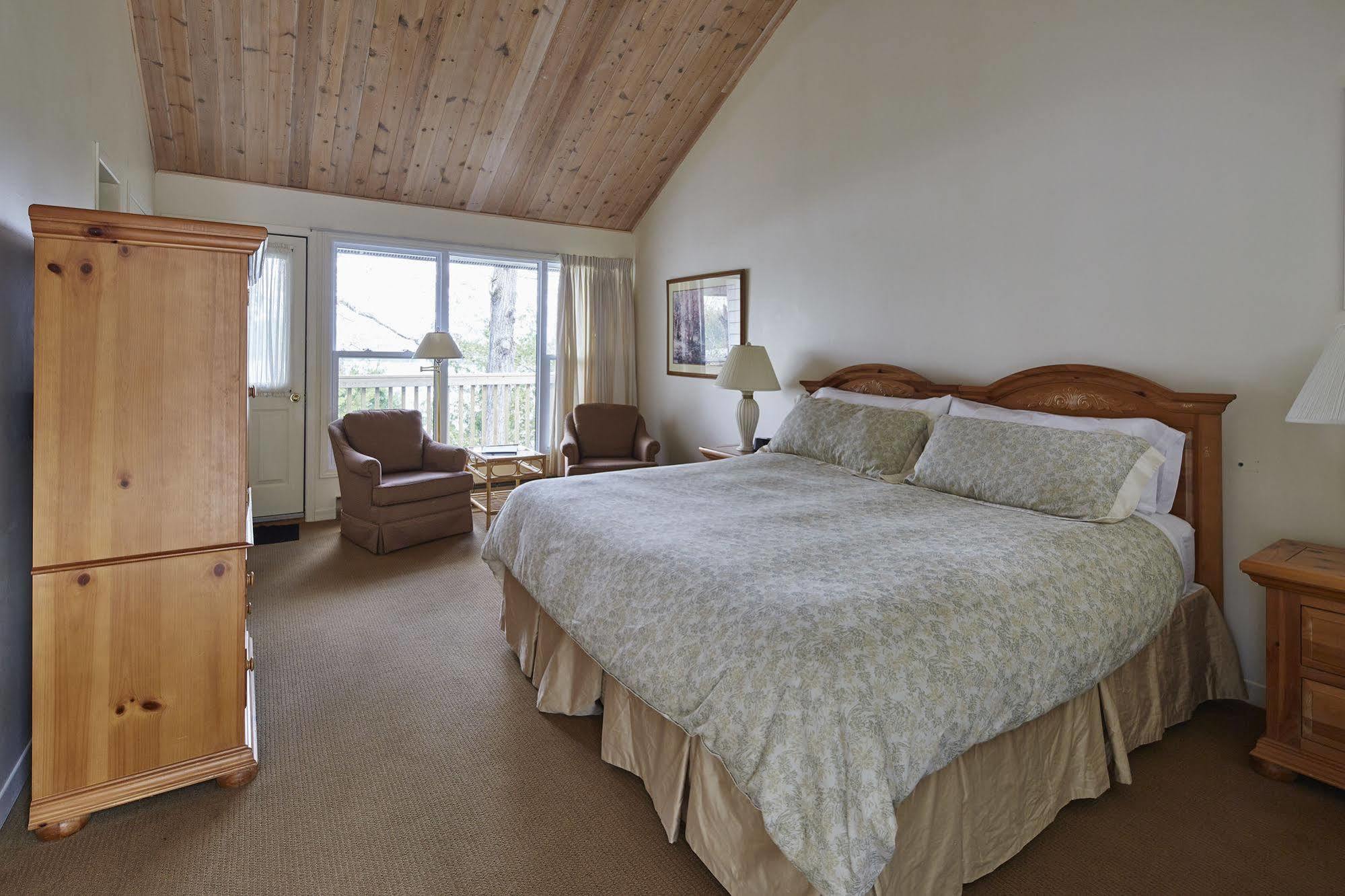 Sir Sam'S Inn & Spa (Adults Only) Haliburton Esterno foto