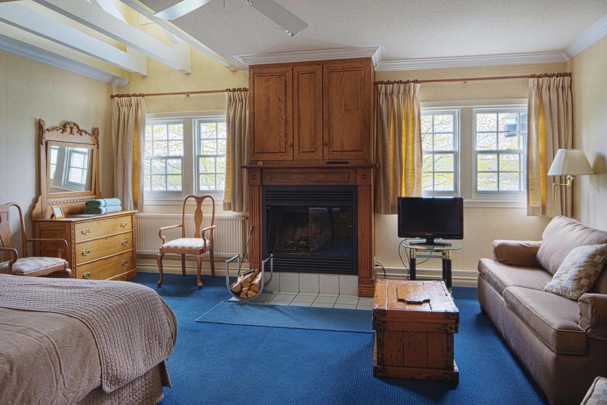 Sir Sam'S Inn & Spa (Adults Only) Haliburton Esterno foto