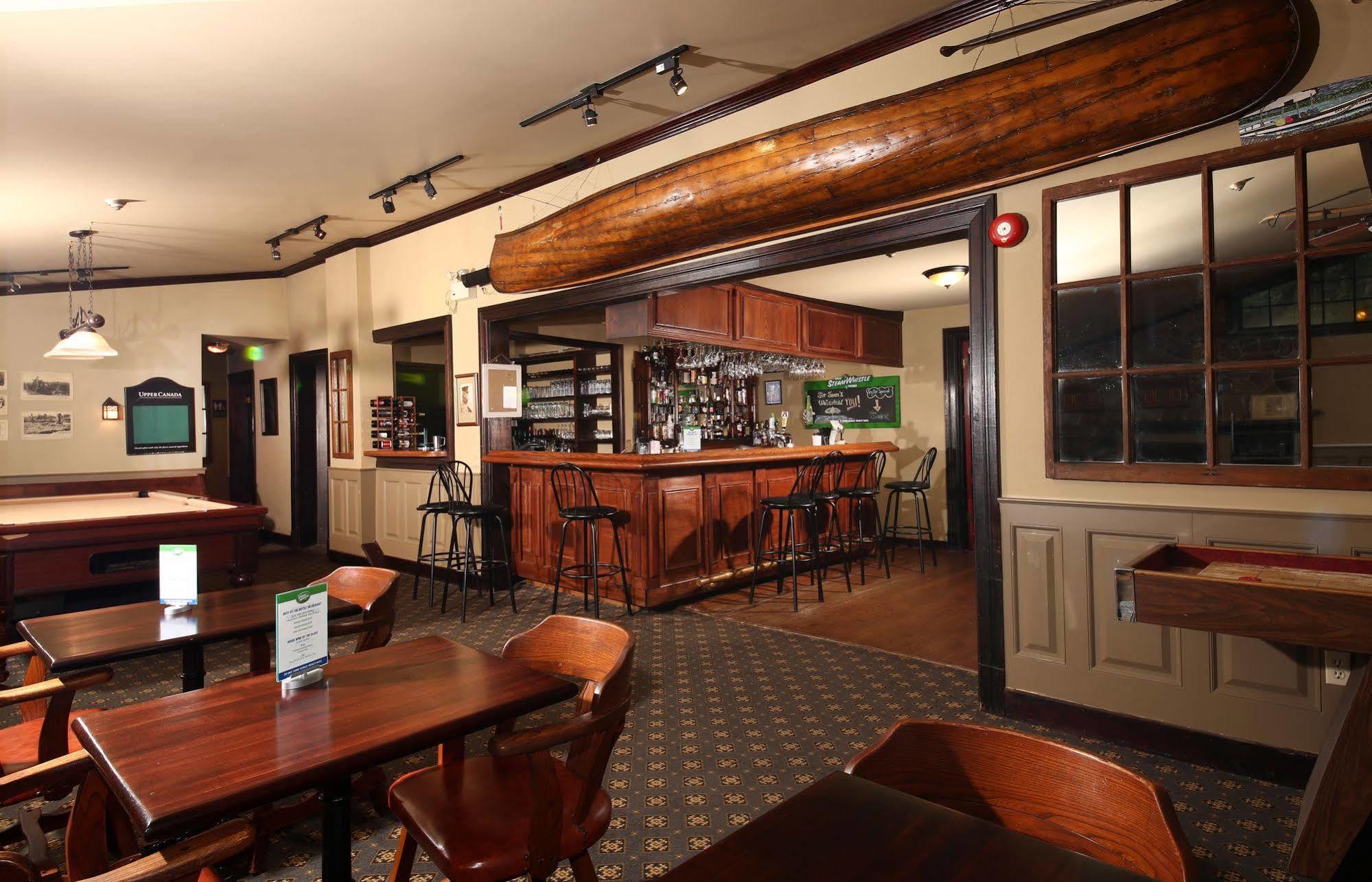 Sir Sam'S Inn & Spa (Adults Only) Haliburton Esterno foto