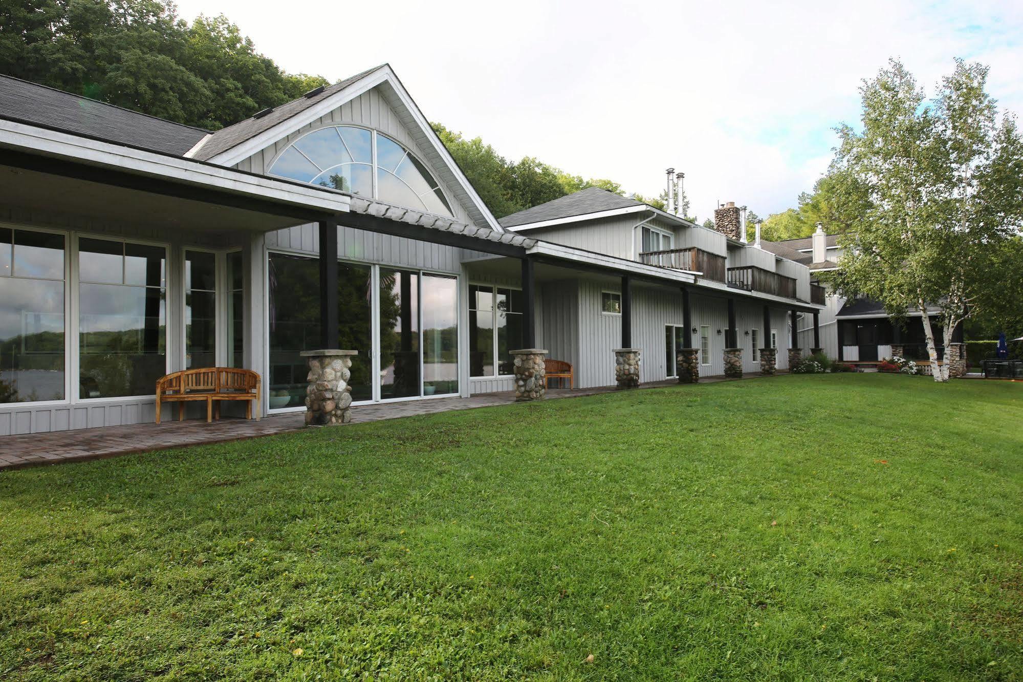 Sir Sam'S Inn & Spa (Adults Only) Haliburton Esterno foto