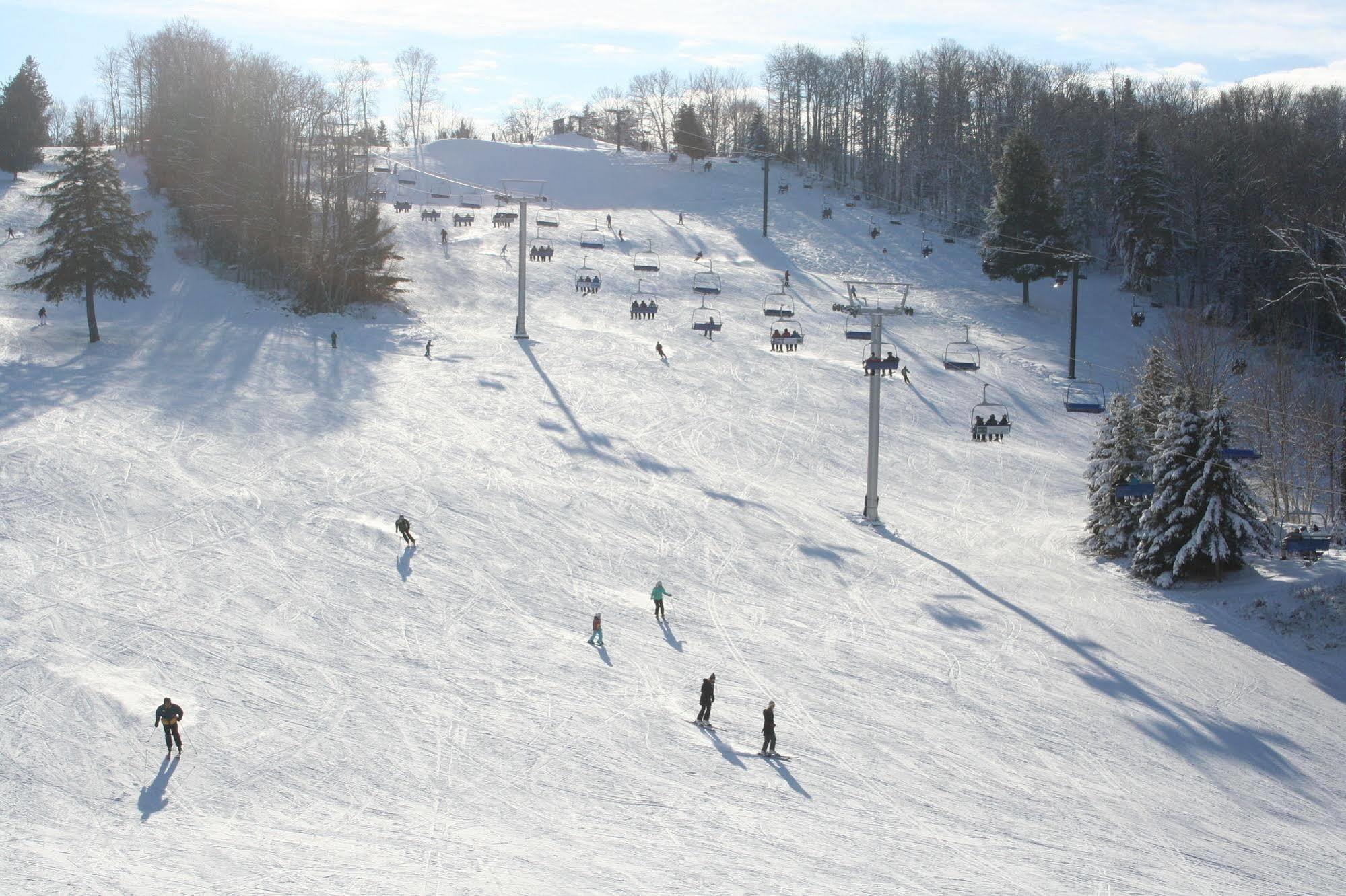 Sir Sam'S Inn & Spa (Adults Only) Haliburton Esterno foto